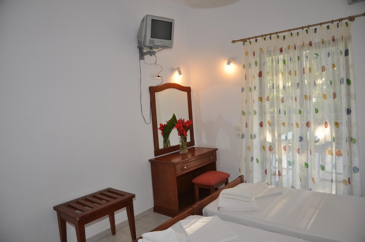 Hotel Dougas Arkoudi Bagian luar foto