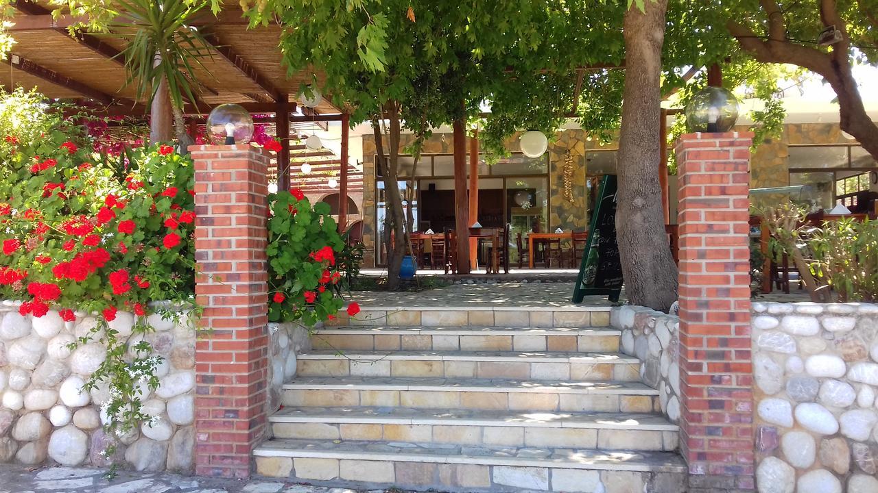 Hotel Dougas Arkoudi Bagian luar foto